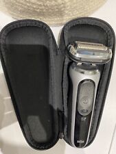 Braun Series 7 70-N1200s Rasoio Wet&Dry con Custodia da Viaggio e 1 Accessore -