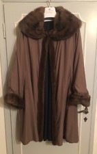 Impermeabile Con Collo E Manopole di Visone - Taglia 46/48