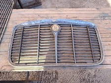 Griglia anteriore d'epoca con