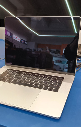 Macbook pro retina - 15", (2018)