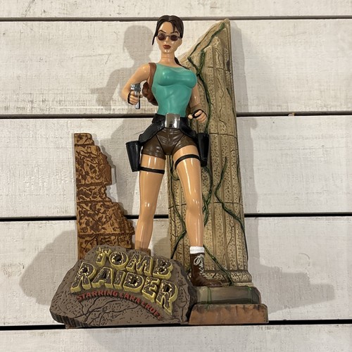 Tomb raider lara croft - lara,