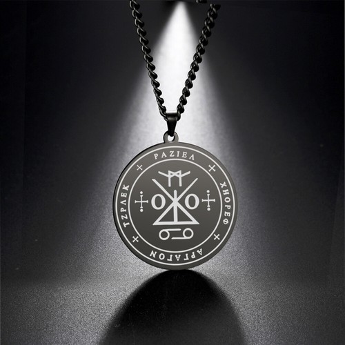Collana con ciondolo amuleto