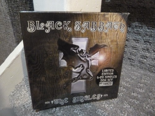 Black sabbath the singles - black,