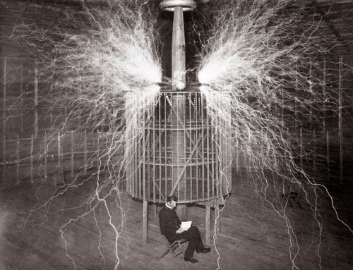 Nikola tesla lab - tesla, lucido