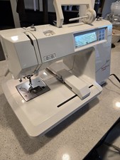 Macchina da cucire da ricamo digitale Bernette 600 Deco con cavo di alimentazione