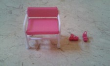 Sedia in plastica + scarpe