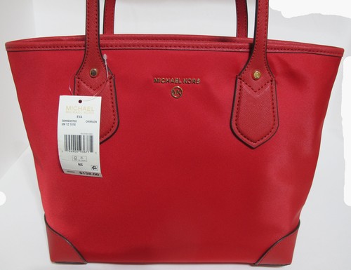 Borsa nuova con etichette
