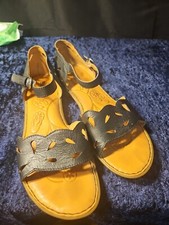 Sandali comodi in pelle con