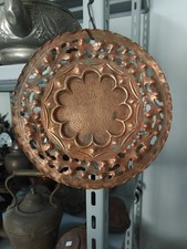 Decorative plate of chiseled