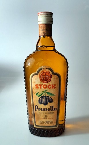 Liquore prunella stock - liquore,