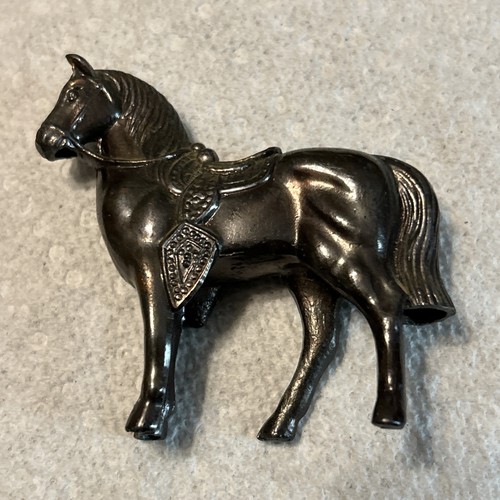 Statuina cavallo sellato