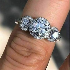 Anello di fidanzamento taglio tondo 3,25 ct tre diamanti in oro bianco 14...