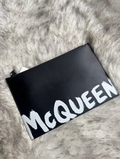 Alexander McQueen marsupio con logo graffiti | nero | unisex in pelle con zip prezzo consigliato £ 680