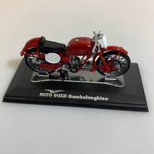 Modellino in scala 1:24 Moto Guzzi Gambalunghino con base