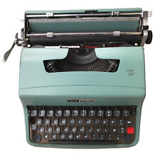 Macchina da scrivere Olivetti Lettera 32 + 4 nastri neri in tessuto