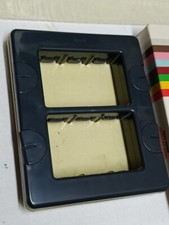 Placca Gewiss autoportante serie 9000 6 moduli su due fili grigia-rossa-amaranto