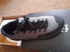 Fizik Gravita Versor grey mud