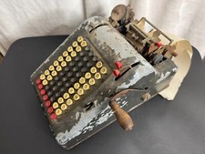 Antica calcolatrice vintage