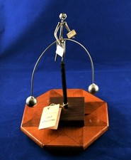 "Sono un Exec!!! "   Scultura