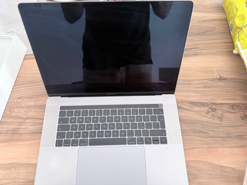 Macbook pro 2017 - macbook, 15”
