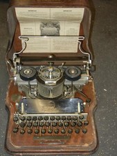  Rara macchina da scrivere