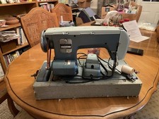 Macchina da cucire a zigzag