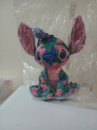 Stitch crashes disney store - crashes,