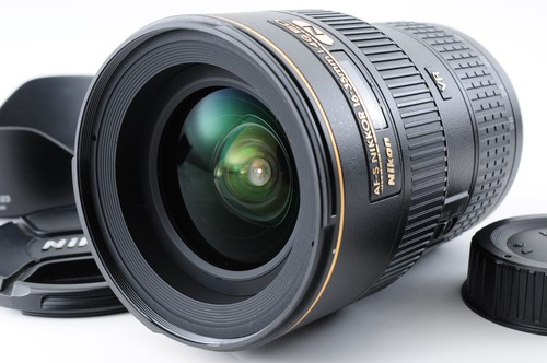 Near mint w hood nikon - [near, w/hood]