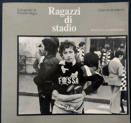 Ragazzi stadio fotografie - di,