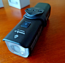 Faro anteriore per bici TOWILD CL1600 con telecomando e funzione smart. Potente!