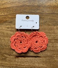 Orecchini in maglia fatti a