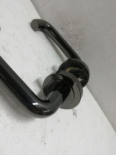 Maniglia per porte alta - di,