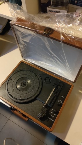 Vintage suitcase turntable - suitcase,