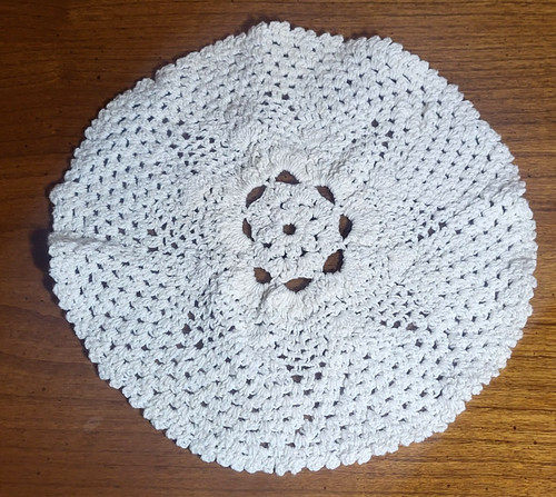 Vintage round doily - round, white