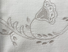 Elegante lenzuolo ricamato con