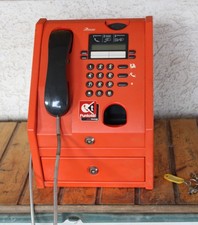 Ex telefono pubblico a monete