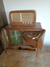 Radio Phonola con mobiletto bar e giradischi.