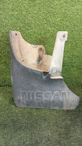 Faldón lateral nissan - lateral,