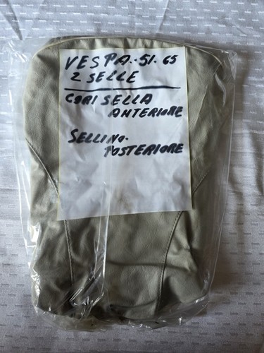Coppia coprisella vespa - vespa, dal