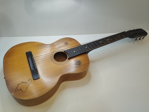 Chitarra acustica sovietica
