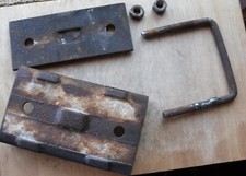 VECCHIA MANIGLIA  IN FERRO COMPLETA DI VITI -