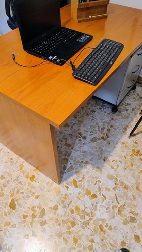 Scrivania ufficio quasi nuova - scrivania,