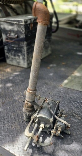 Antica pompa motore acqua