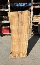Tavola di legno di ulivo