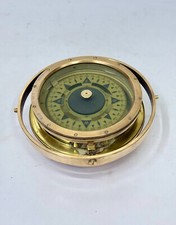 Vecchia bussola industriale in