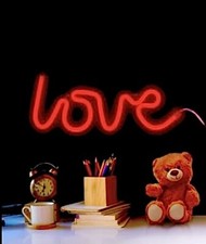 Lampada Insegna “Love”