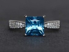 Anello con pietre preziose