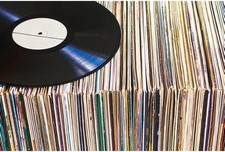 LOTTO 45 DISCHI VINILE GENERI: HOUSE, DANCE, COMMERCIALE, ANNI 80/90