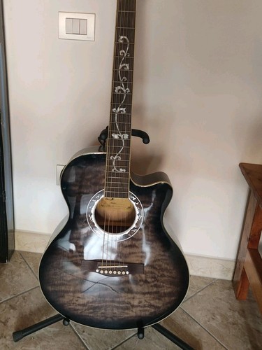 Chitarra acustica