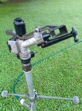 Irrigatore girevole su trepiede